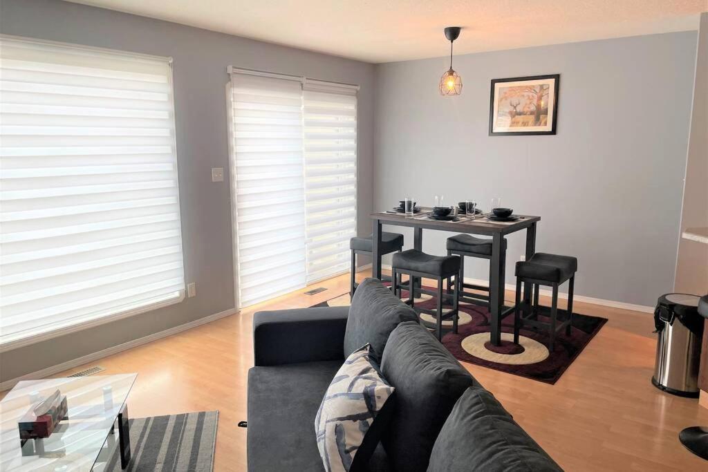 Spacious Duplex Camrose Exterior foto